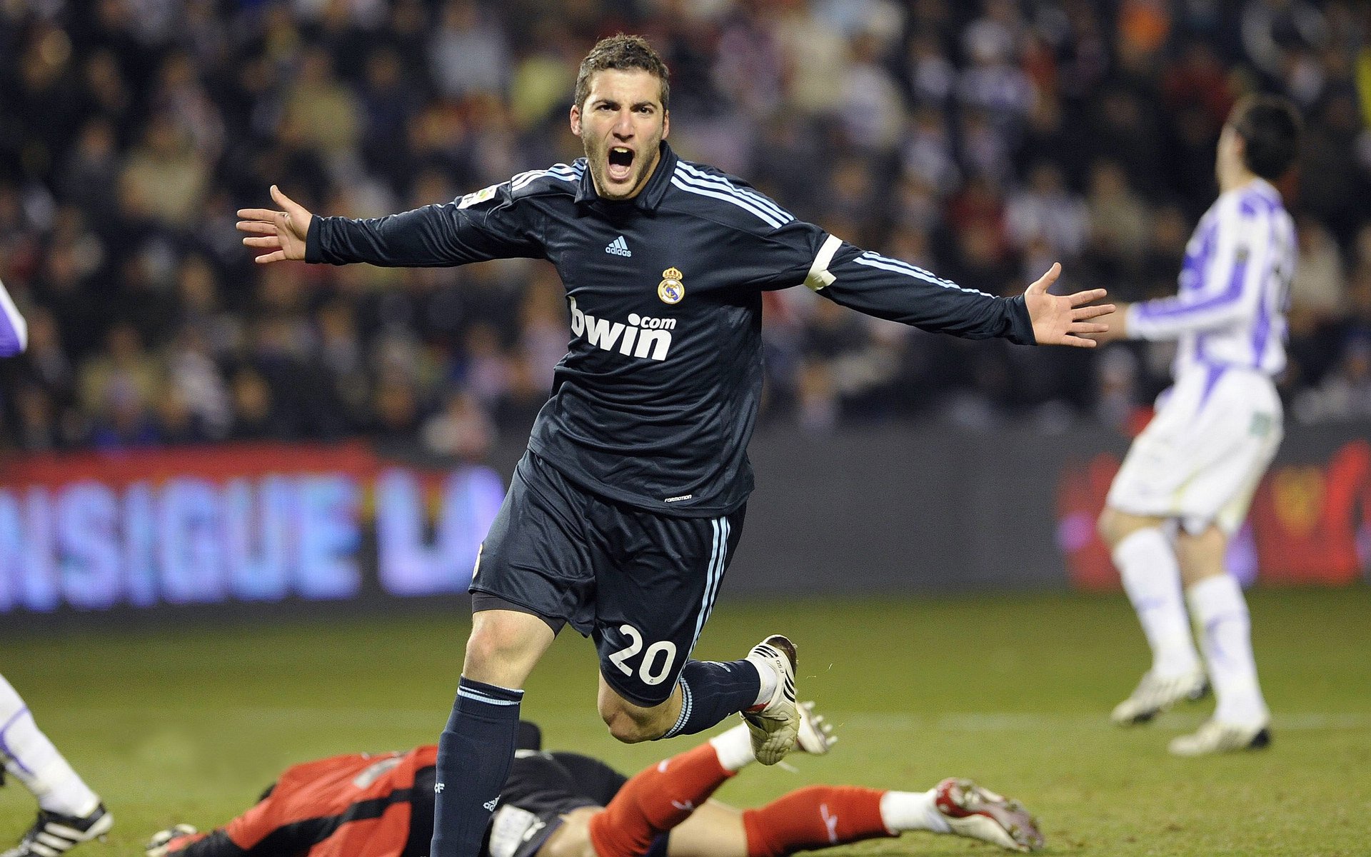 智能化足球监控系统在赛场全面覆盖,提升安全保障能力,智能足球场解决方案